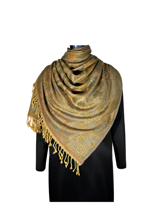 Woolen stole made of 100% merino wool with paisley jacquard design, reversible and eco-friendly.